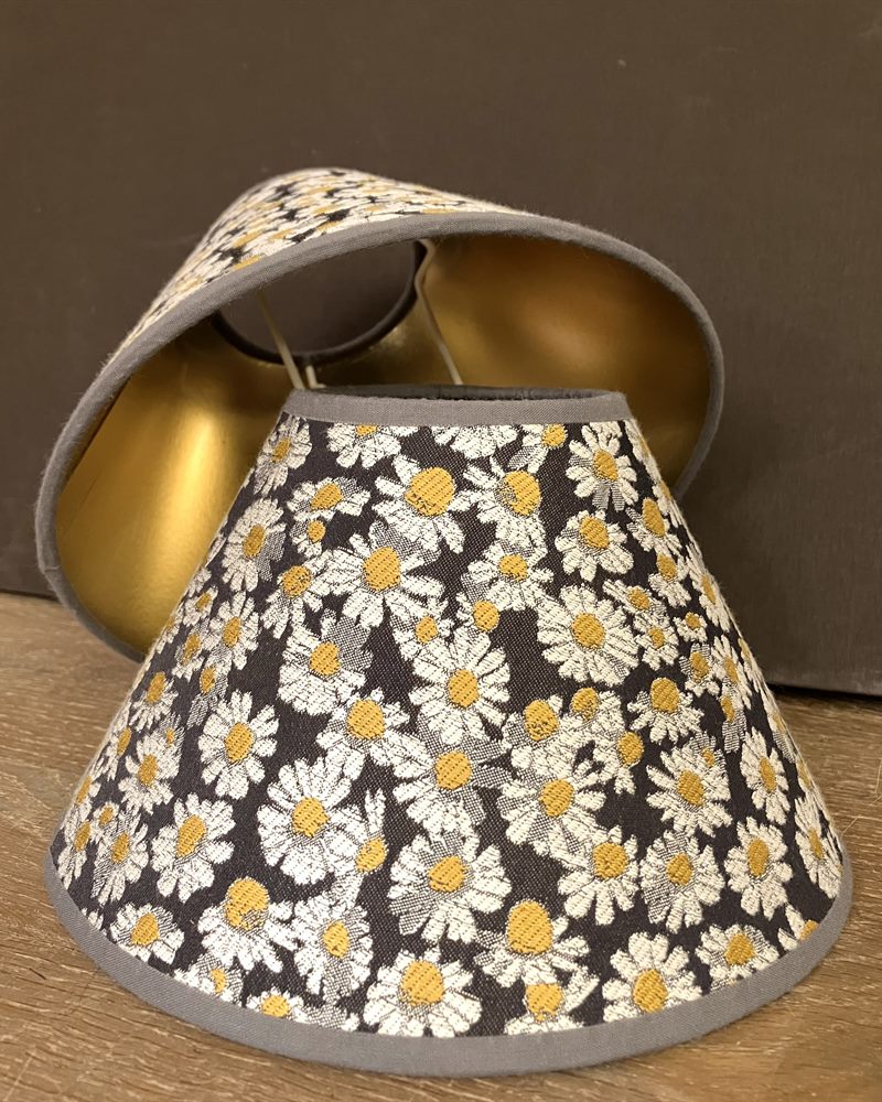 Abat-jour à décor de marguerites