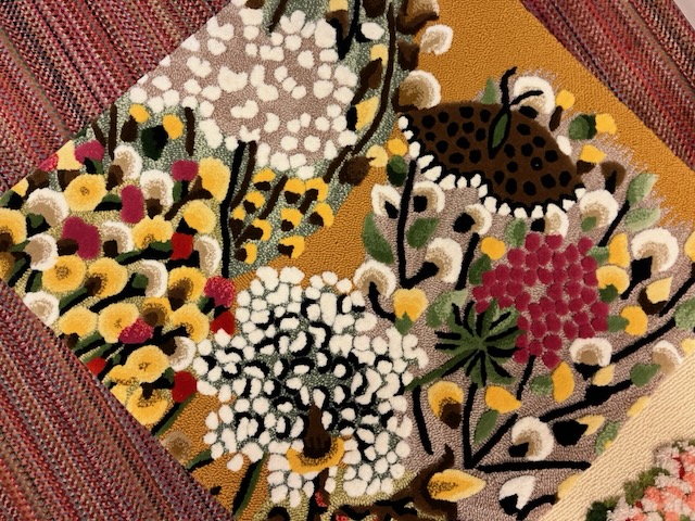 Tapis à décor floral, travail au crochet