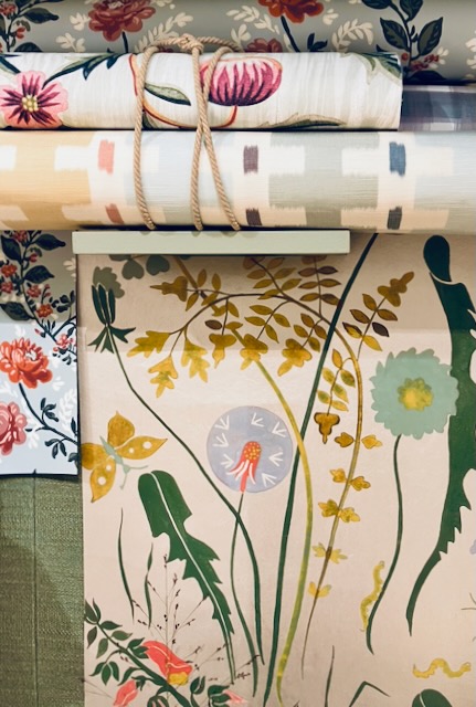 Rouleaux de papiers peints d'éditeurs au showroom